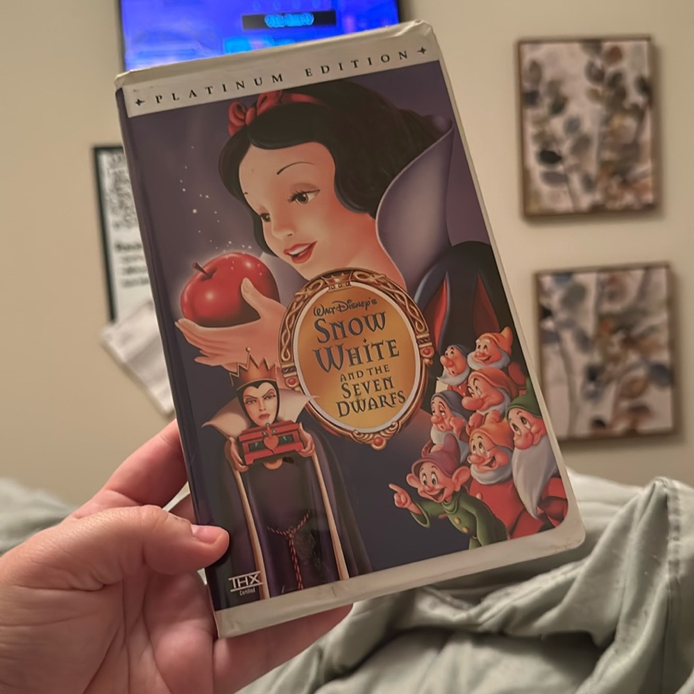 Disney’s Snow White and the Seven Dwarves vhs